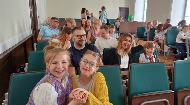 Widownia konkursu Dzieci Filozofują
